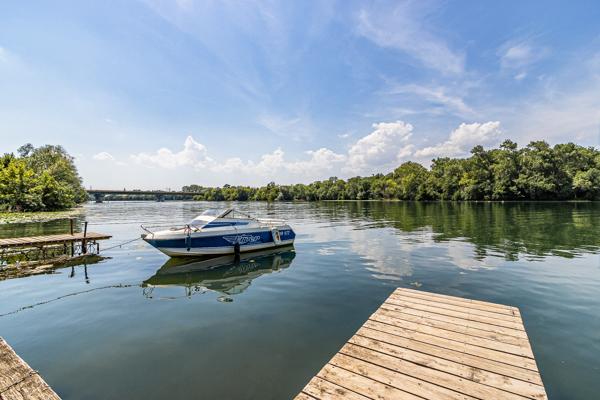 Terrain
        
        - 152 m² 70 000 € *