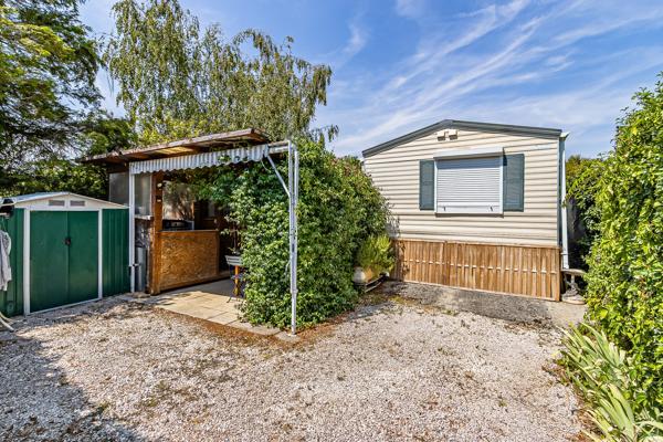 Terrain
        
        - 152 m² 70 000 € *