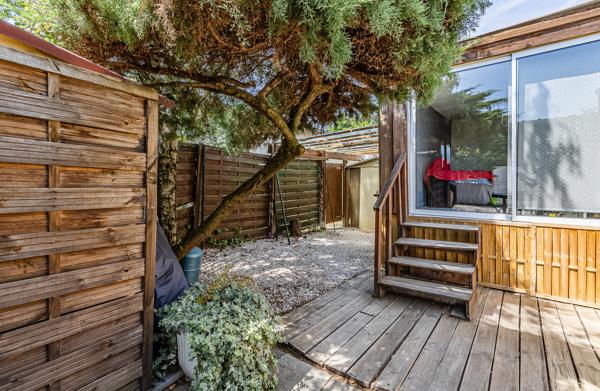 Terrain
        
        - 152 m² 70 000 € *