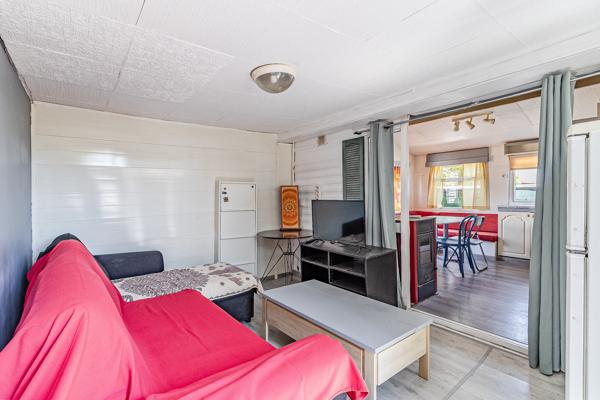 Terrain
        
        - 152 m² 70 000 € *