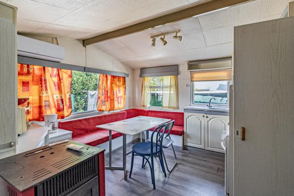Terrain
        
        - 152 m² 70 000 € *