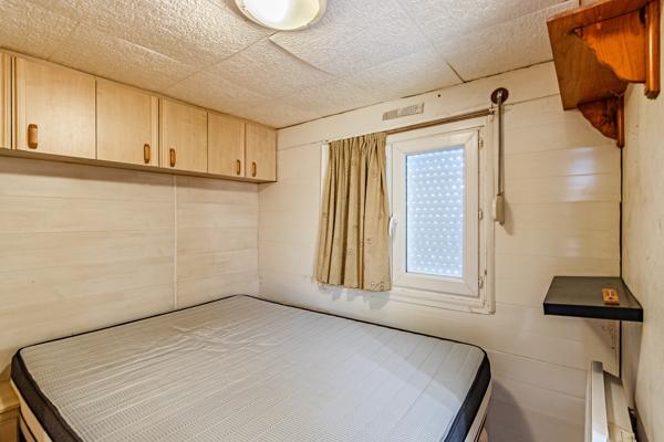 Terrain
        
        - 152 m² 70 000 € *