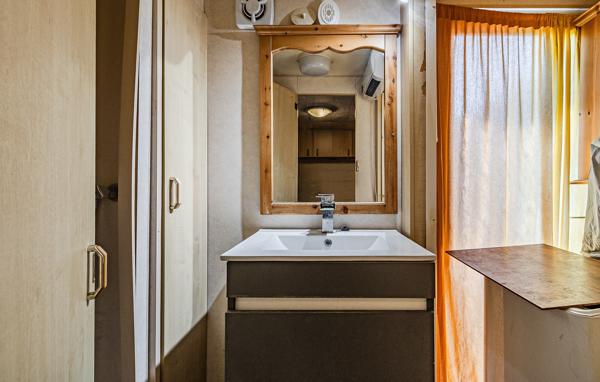 Terrain
        
        - 152 m² 70 000 € *
