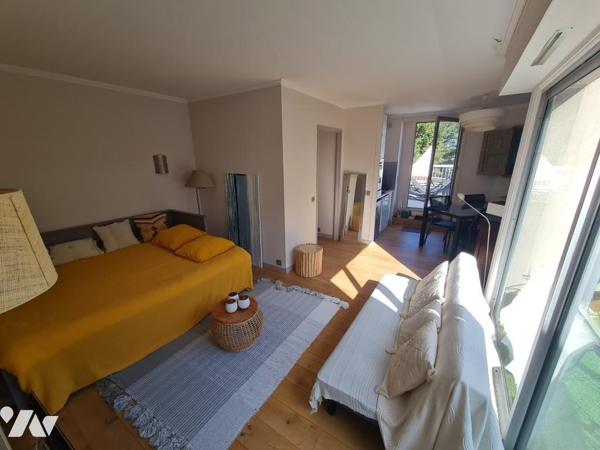 Dernier étage - Bel appartement avec terrasse, parking et cave