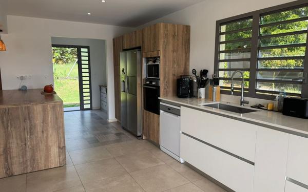 Maison à vendre    5 pièces • 125 m2 Baie-Mahault