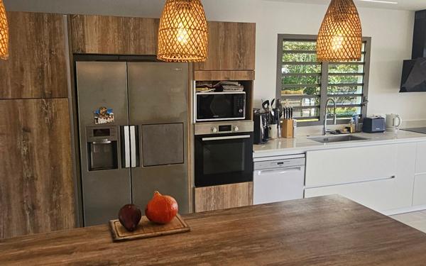 Maison à vendre    5 pièces • 125 m2 Baie-Mahault