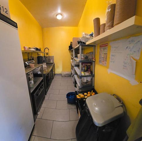 Urgent - 13002 MARSEILLE - Restauration rapide - Proche Vieux-Port -120.000 uros
