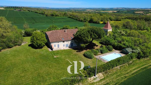 Mauvezin (32120) Le paradis au sommet d'une colline : Un domaine intemporel en pierre avec des vues panoramiques