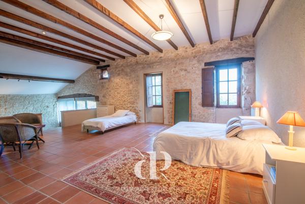 Mauvezin (32120) Le paradis au sommet d'une colline : Un domaine intemporel en pierre avec des vues panoramiques