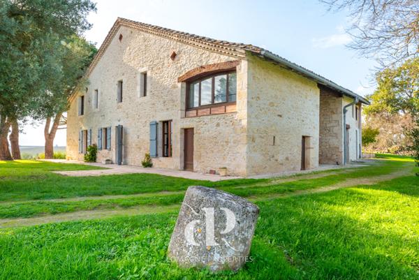 Mauvezin (32120) Le paradis au sommet d'une colline : Un domaine intemporel en pierre avec des vues panoramiques