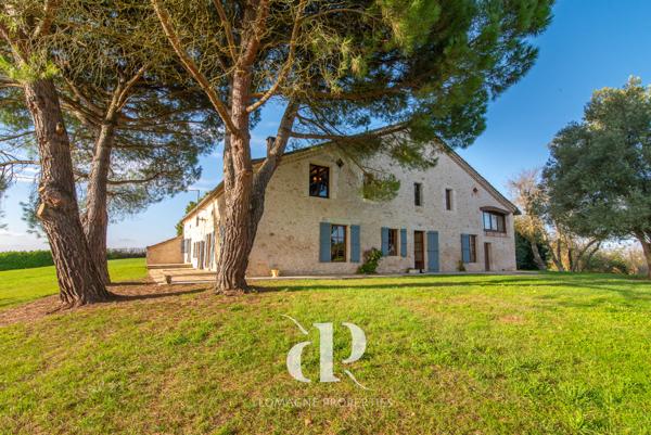 Mauvezin (32120) Le paradis au sommet d'une colline : Un domaine intemporel en pierre avec des vues panoramiques