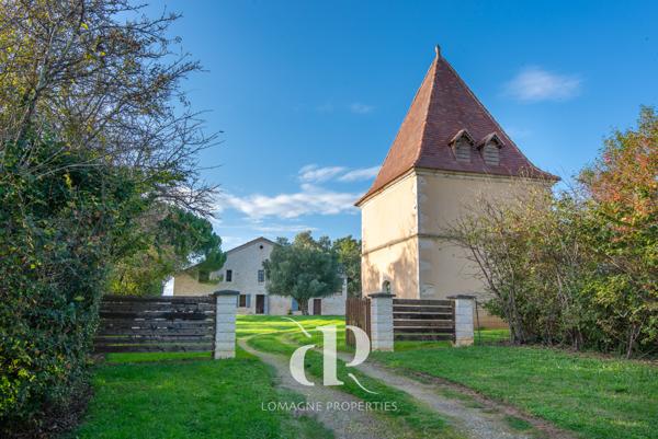 Mauvezin (32120) Le paradis au sommet d'une colline : Un domaine intemporel en pierre avec des vues panoramiques