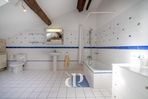 Mauvezin (32120) Le paradis au sommet d'une colline : Un domaine intemporel en pierre avec des vues panoramiques