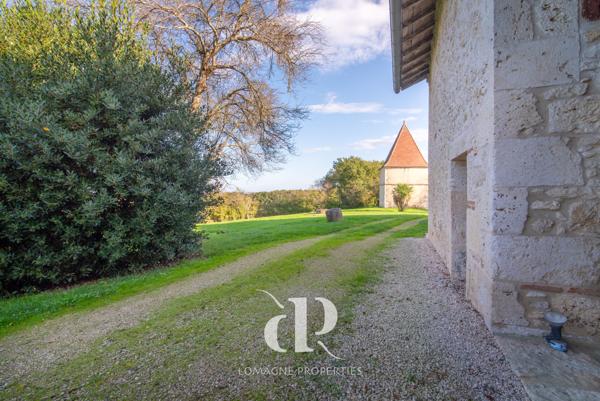 Mauvezin (32120) Le paradis au sommet d'une colline : Un domaine intemporel en pierre avec des vues panoramiques
