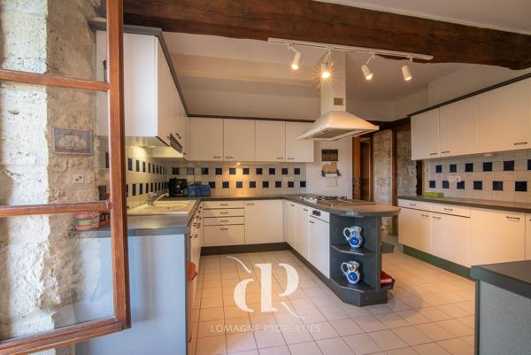 Mauvezin (32120) Le paradis au sommet d'une colline : Un domaine intemporel en pierre avec des vues panoramiques