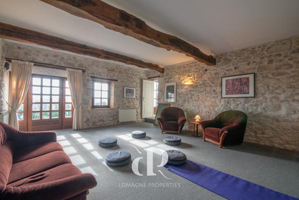 Mauvezin (32120) Le paradis au sommet d'une colline : Un domaine intemporel en pierre avec des vues panoramiques