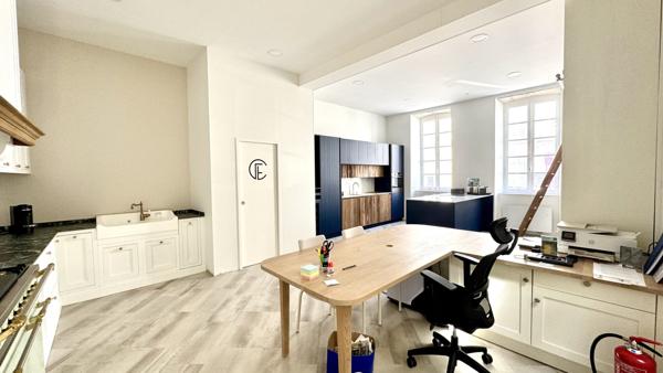 Murs commerciaux LIBRE de Location !