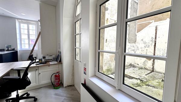 Murs commerciaux LIBRE de Location !