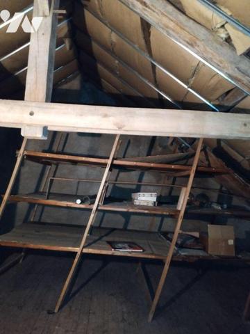 Maison de ville élevée sur cave, composée de : cuisine aménagée et équipée, salon-salle à mange...