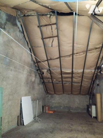 Maison de ville élevée sur cave, composée de : cuisine aménagée et équipée, salon-salle à mange...