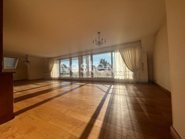 Appartement à vendre à Vannes 145 m² dernier étage avec vue dégagée et un grand garage