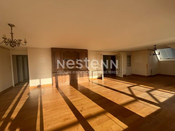 Appartement à vendre à Vannes 145 m² dernier étage avec vue dégagée et un grand garage