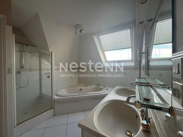 Appartement à vendre à Vannes 145 m² dernier étage avec vue dégagée et un grand garage