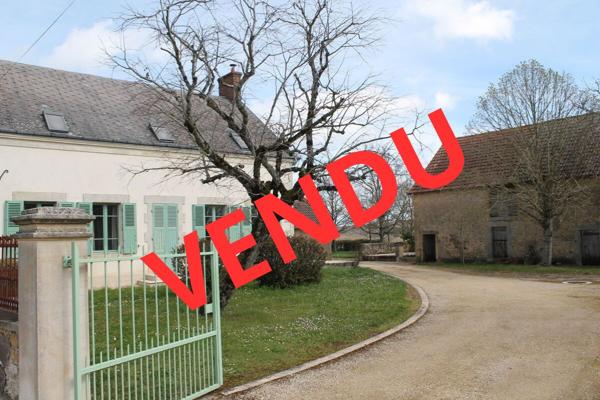 VENDU - Saint Jeanvrin - Ferme avec grande grange sur un terrain de 4025 m2 avec vue dégagée. Saint-Jeanvrin (18370)