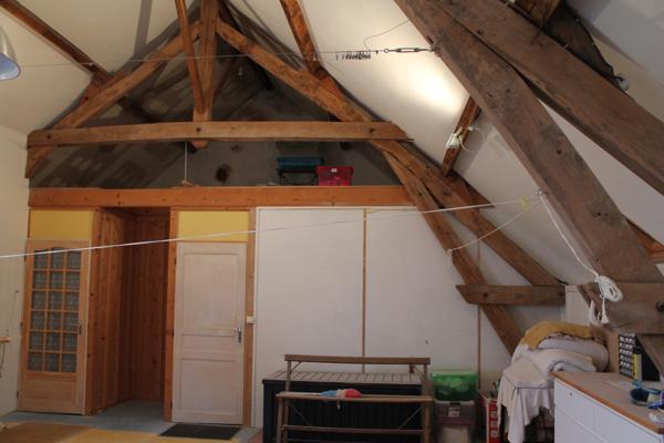 VENDU - Saint Jeanvrin - Ferme avec grande grange sur un terrain de 4025 m2 avec vue dégagée. Saint-Jeanvrin (18370)