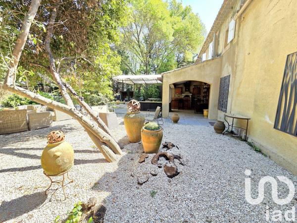 Mas 5 pièces de 165 m² à Caderousse (84860)