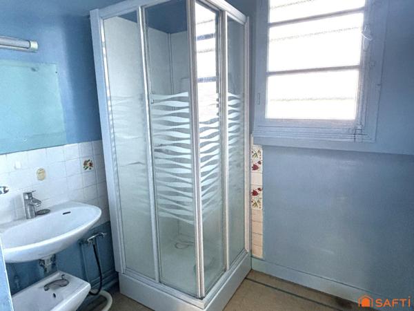 Maison à rénover avec jardin bucolique proche toutes commodités