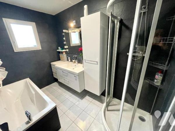 MAISON DE PLAIN-PIED AVEC SOUS-SOL COMPLET
A VENDRE A RETHEL, AXE REIMS/CHARLEVILLE-MEZIERES, ...