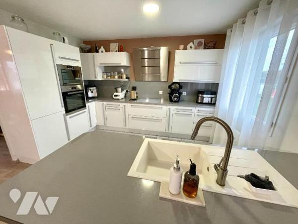 MAISON DE PLAIN-PIED AVEC SOUS-SOL COMPLET
A VENDRE A RETHEL, AXE REIMS/CHARLEVILLE-MEZIERES, ...