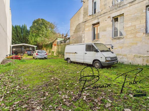 Immeuble avec espace garage et logements « Coeur de Bordeaux »