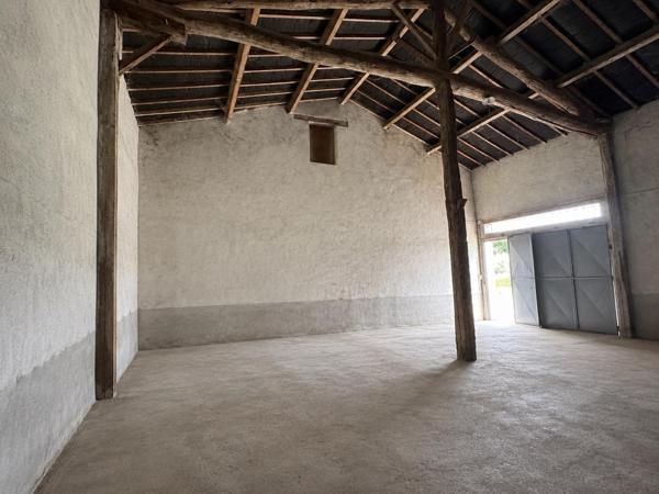 Grange à fort potentiel avec 1 000 m² de terrain