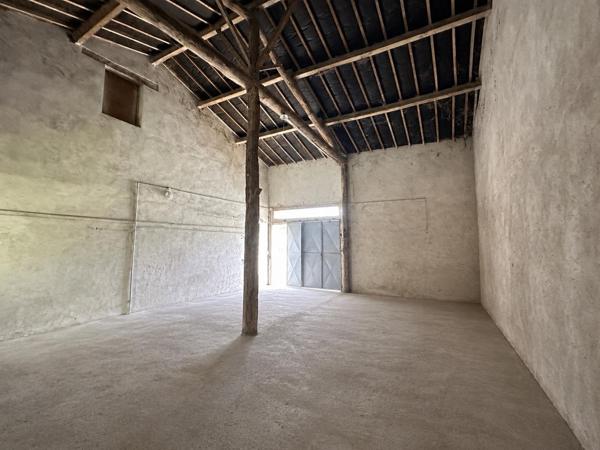 Grange à fort potentiel avec 1 000 m² de terrain