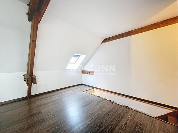 Ancienne ferme , 215m² , 5 chambres , grand jardin arboré , dépendances , hangar