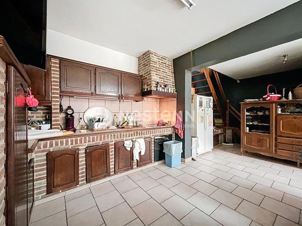 Ancienne ferme , 215m² , 5 chambres , grand jardin arboré , dépendances , hangar