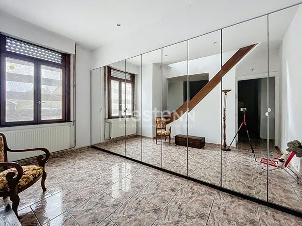 Ancienne ferme , 215m² , 5 chambres , grand jardin arboré , dépendances , hangar