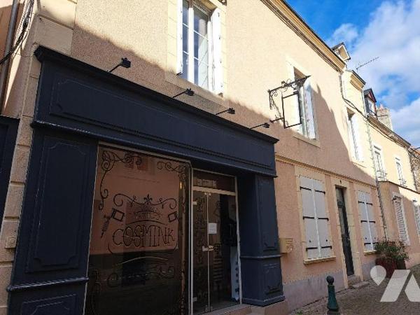 CENTRE BEAUMONT SUR SARTHE - IMMEUBLE DE RAPPORT 
Immeuble entièrement rénové comprenant un lo...