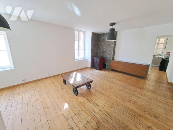 CENTRE BEAUMONT SUR SARTHE - IMMEUBLE DE RAPPORT 
Immeuble entièrement rénové comprenant un lo...