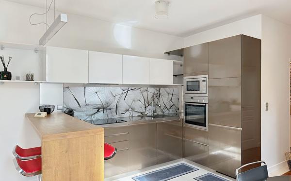 Appartement à vendre    3 pièces • 62,32 m2 Paris 16