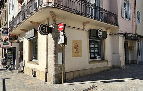 Maison à vendre  10 pièces - 202,40 m 2   SAURAT  - 09