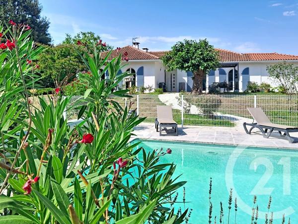 Maison à vendre  10 pièces - 202,40 m 2   SAURAT  - 09