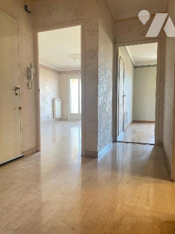 Idealement situe, residence securisee et recherchee