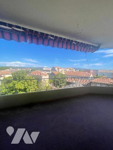 Idealement situe, residence securisee et recherchee