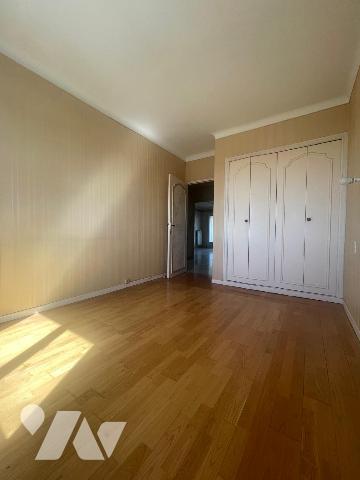 Idealement situe, residence securisee et recherchee