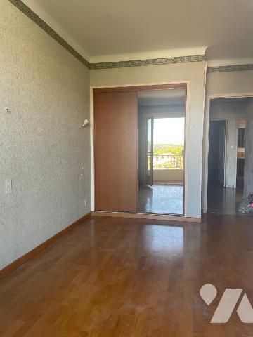 Idealement situe, residence securisee et recherchee