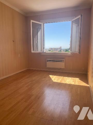 Idealement situe, residence securisee et recherchee