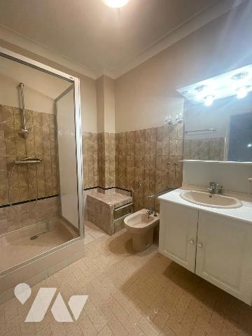 Idealement situe, residence securisee et recherchee